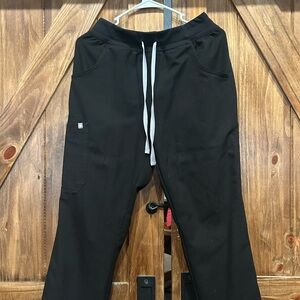 Women’s figs Kade cargo small petite color black